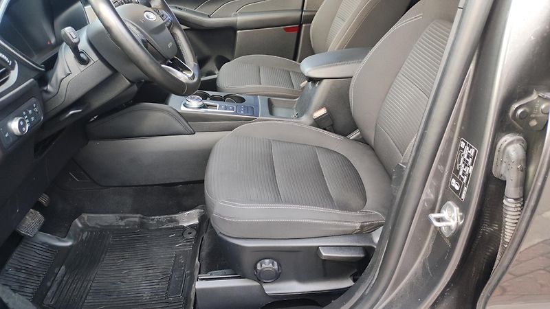 Ford Kuga (2022) 1,5 EBlue 88kWTitanium,Aut.8st - fotka 13 z 32