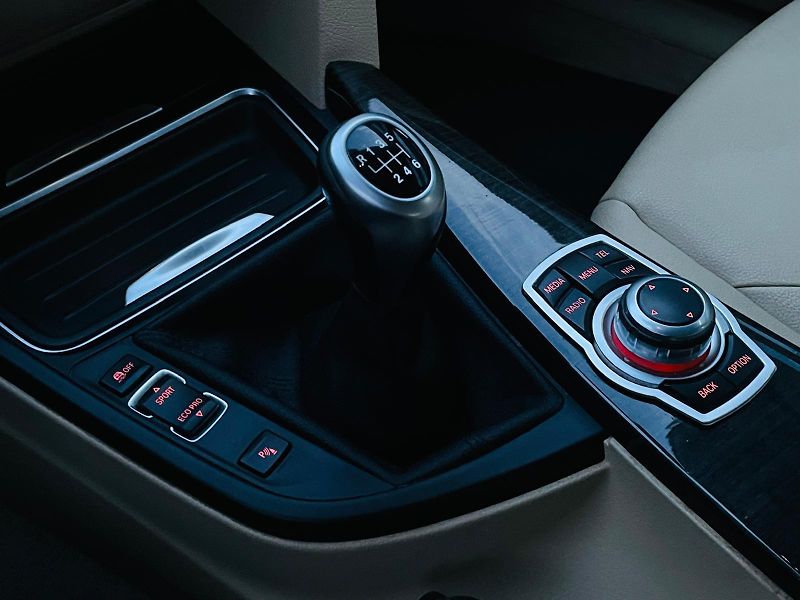 BMW Řada 3 318D GT MANUÁL KAMERA VÝHŘEV  - fotka 43 z 46