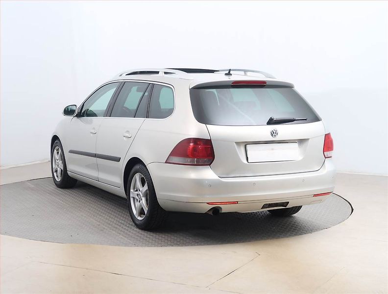Volkswagen Golf (2010) 1.6 TDI, po STK, Tažné - fotka 4 z 14