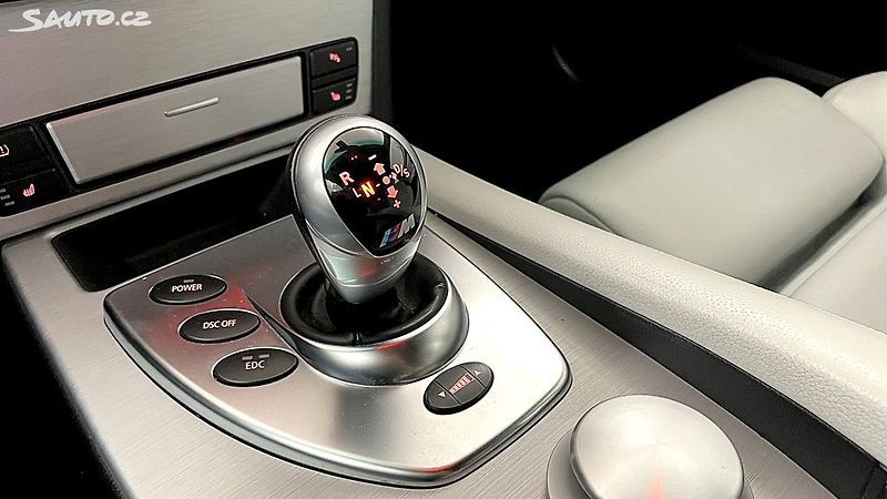 BMW M5 5.0 V10 Touring - fotka 23 z 34