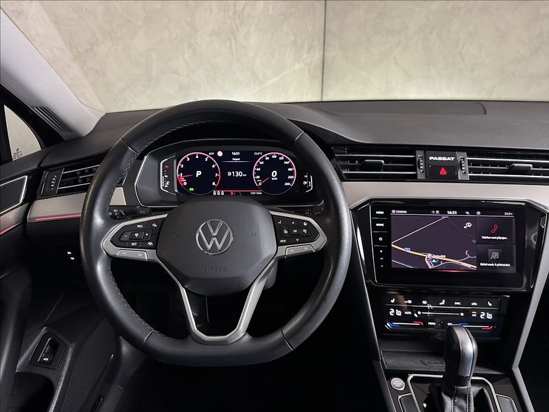 Volkswagen Passat 2,0 TSi  DSG Elegance Virtual - fotka 18 z 47