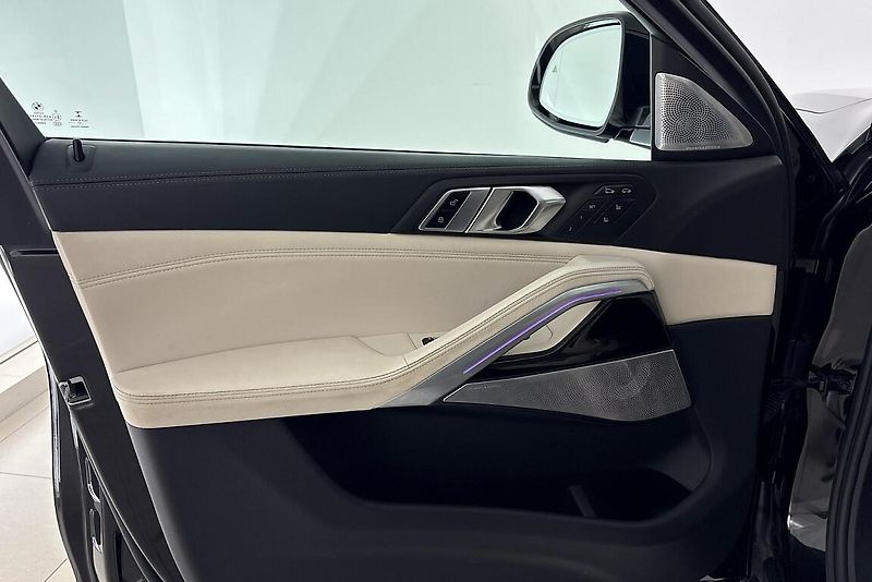 BMW X6 xDrive40d - fotka 19 z 29