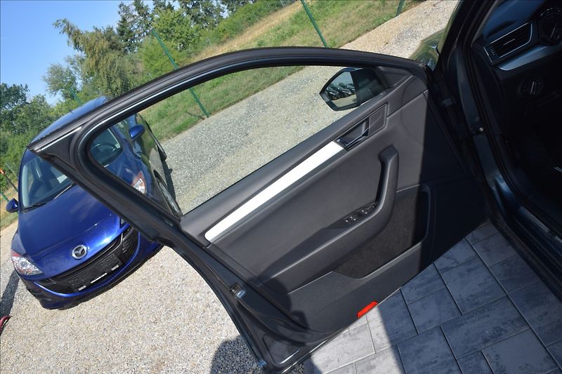 Škoda Superb 2,0 TDI 110KW NÍZKÉ KM DSG - fotka 28 z 50