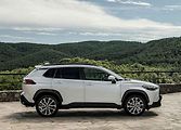 Rozměrově auto spadá mezi C-HR a RAV4