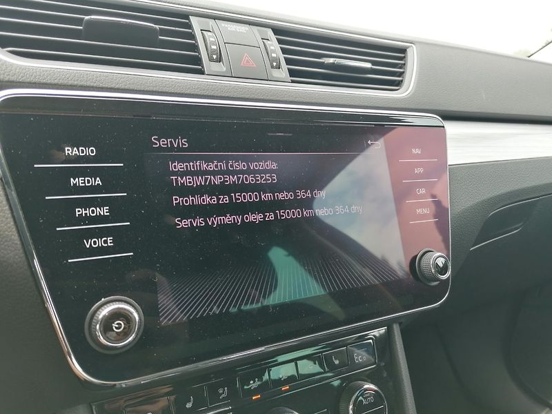 Škoda Superb (2022) IV 1.4 TSi PHEV 160kW - fotka 15 z 30