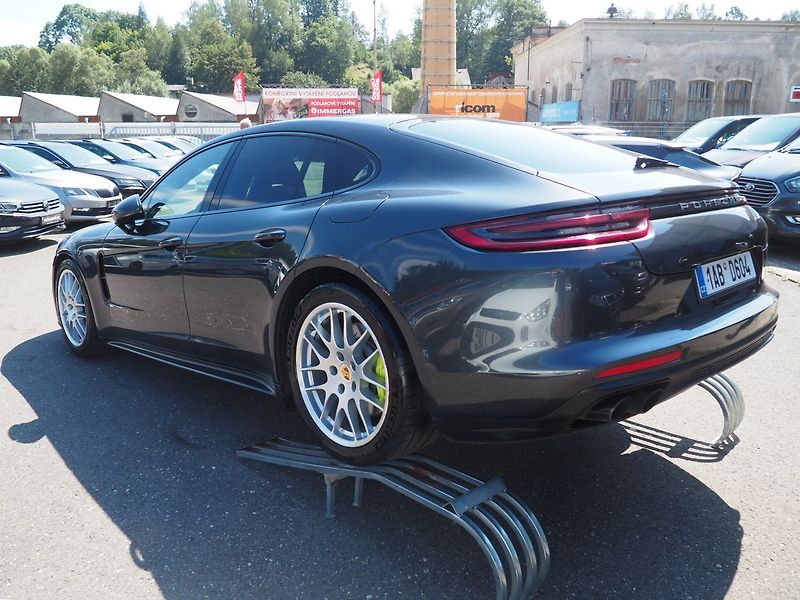 Porsche Panamera (2017) 4 E-Hybrid Sport - fotka 2 z 44