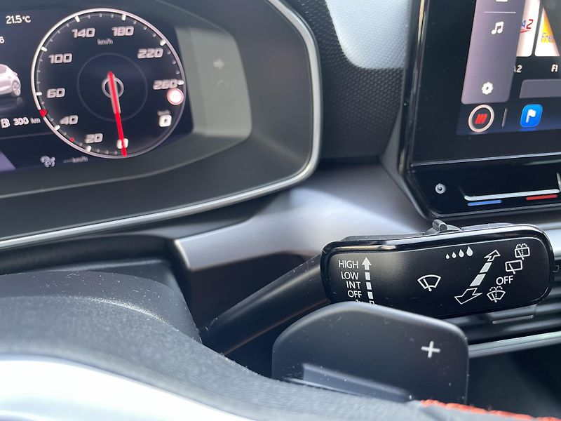 Seat Leon (2021) 1.5 TSI 110 kW DSG FR - fotka 37 z 47