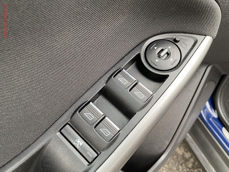 Ford Focus (2014) 1.6 TDCi, ČR, Titanium, navi - fotka 13 z 19
