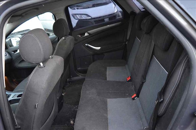 Ford Mondeo (2010) 2,0 TDCI - fotka 18 z 22