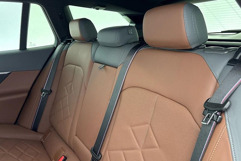 BMW Řada 5 540d xDrive Touring - fotka 8 z 25