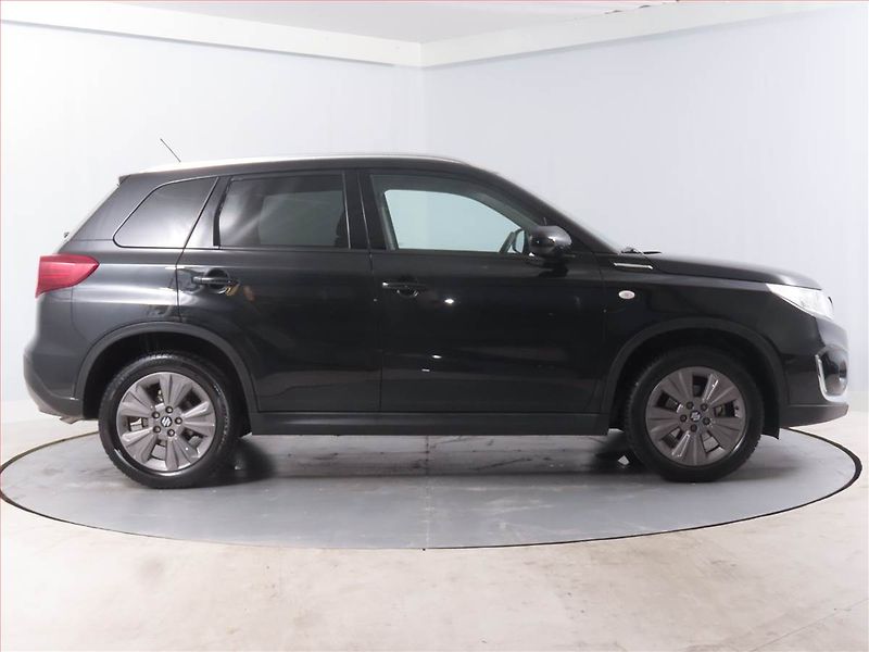 Suzuki Vitara (2019) 1.4 BoosterJet, 4X4 - fotka 6 z 14
