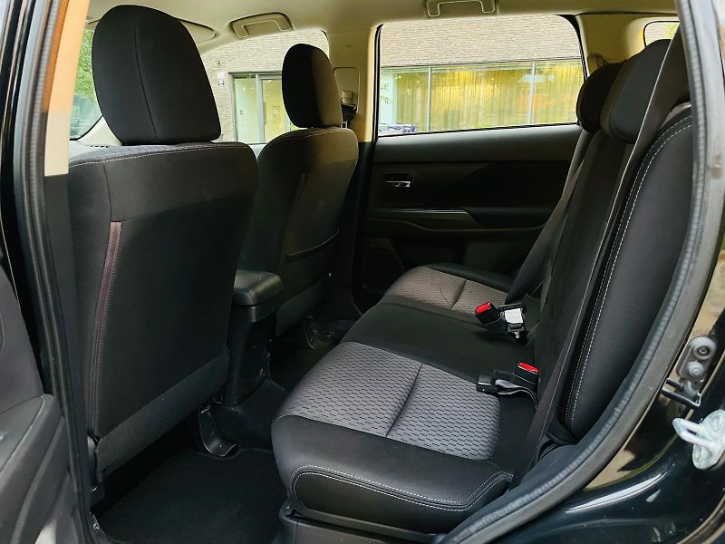Mitsubishi Outlander 2.0i 1.MAJITEL KAMERA TAŽNÉ - fotka 32 z 43