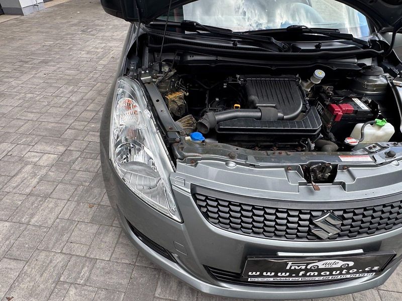 Suzuki Swift (2011) 1.2i - fotka 25 z 28