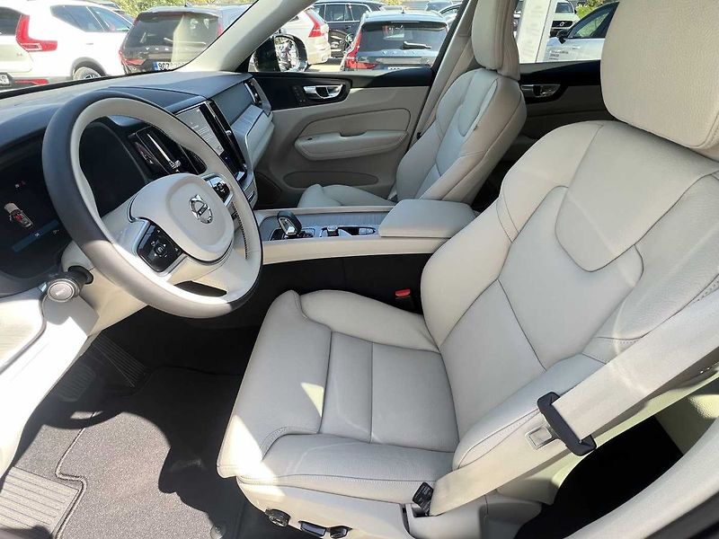 Volvo XC60 B5 AWD PLUS, ACC, LIGHT PAKET - fotka 8 z 22