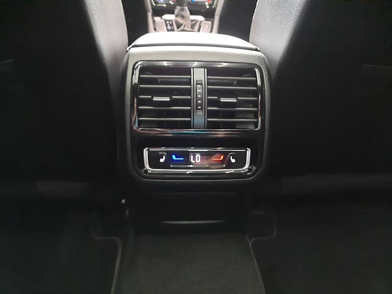 Volkswagen Arteon Shooting Brake (2022) R-Line 2.0 TSI (140kW/190k) DS - fotka 24 z 34