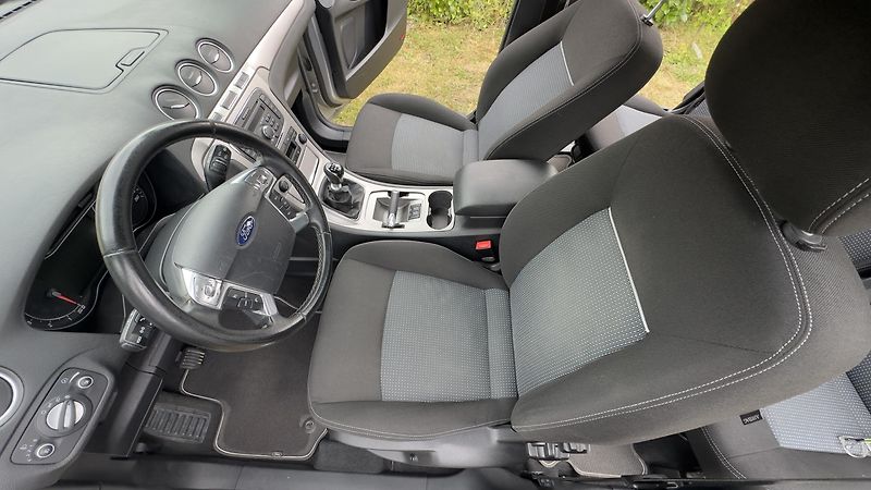 Ford Galaxy (2011) 7x míst  - fotka 8 z 16