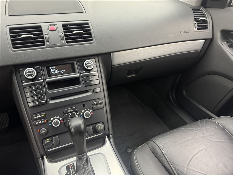 Volvo XC90 3,2 4X4 7-MÍST KŮŽE SENZORY ČR - fotka 16 z 38