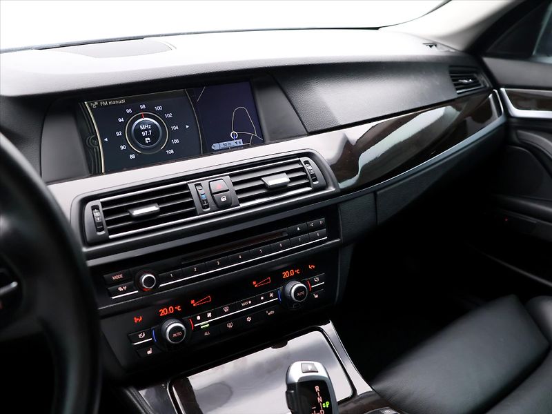 BMW Řada 5 3,0 535i 225kW Aut.klima Kůže - fotka 24 z 41