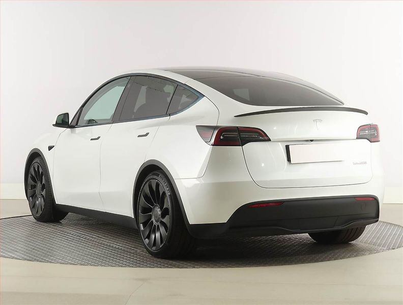 Tesla Model Y (2023) Performance 79kWh, SoH 93% - fotka 4 z 33