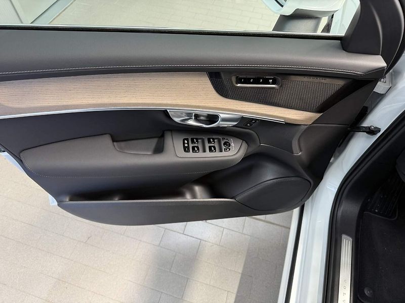 Volvo XC90 (2026) B5 2.0L 250+14 HP AT8 AWD PLUS - fotka 14 z 25