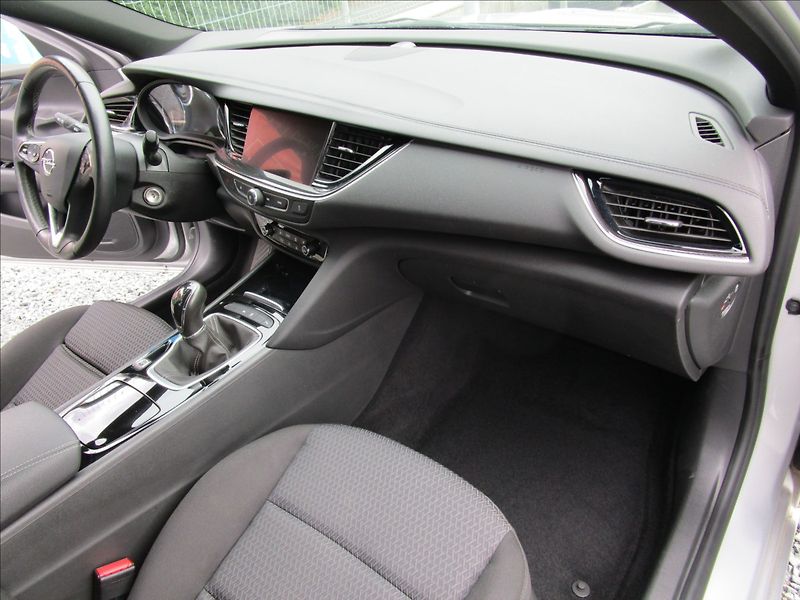 Opel Insignia ST 1.5 CDTi, aut. Klima, LED - fotka 17 z 41