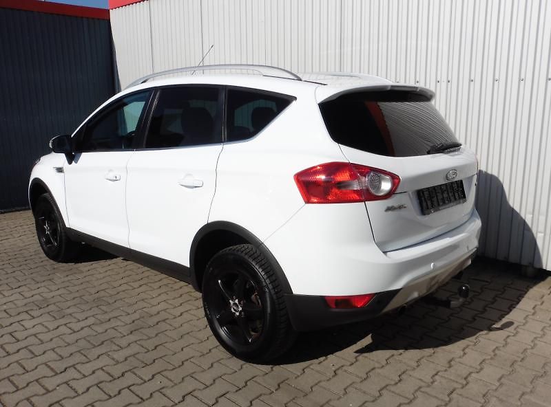 Ford Kuga 2,0 TDCi Titanium 4X4 - fotka 4 z 13