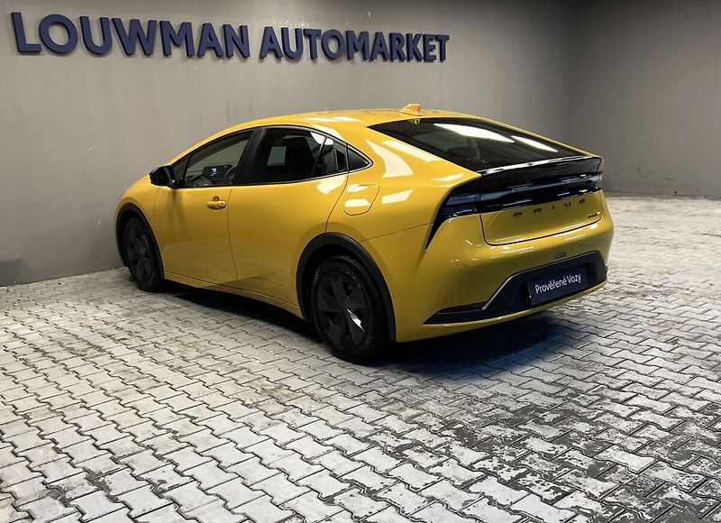 Toyota Prius 2.0 PHEV AT Comfort - fotka 15 z 16