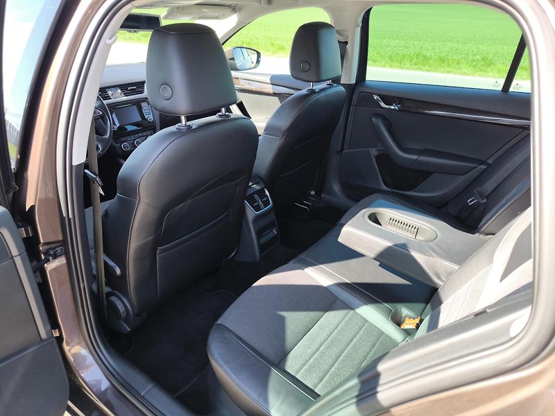 Škoda Octavia (2014) 1,6TDI DSG STYLE*VELKÝ SERVIS* - fotka 20 z 58