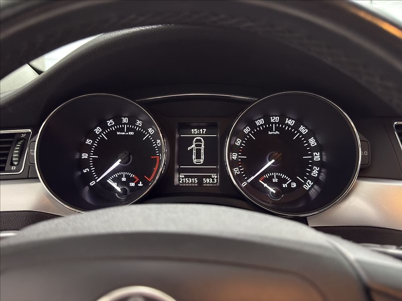 Škoda Superb 2,0   TDI 103KW ELEGANCE XEN - fotka 11 z 34