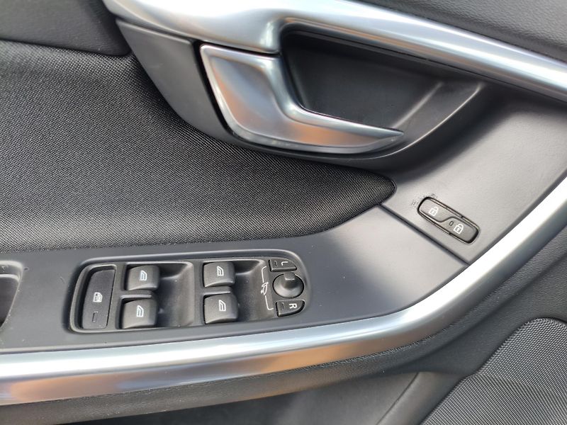 Volvo V60 (2014) 1,6 Diesel - fotka 24 z 33