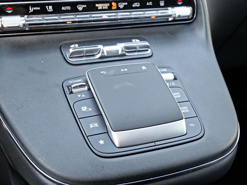 Mercedes-Benz EQV 300 L Distronic Easy-Pack 360 - fotka 13 z 17