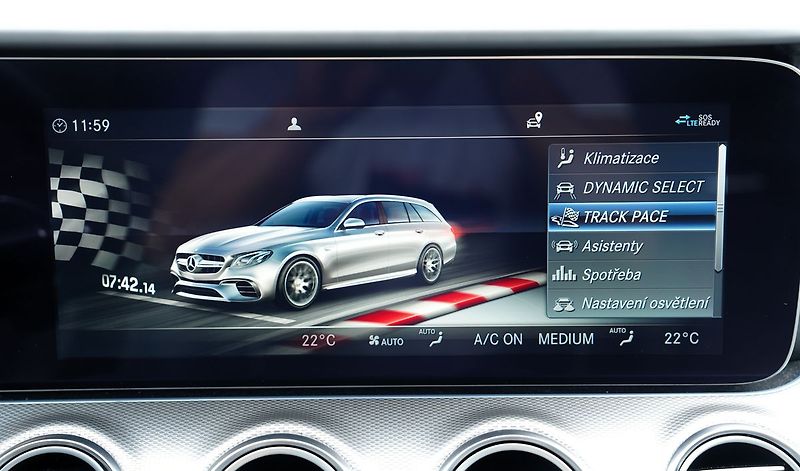 Mercedes-Benz Třídy E E63 S AMG 4Matic+// 615 PS - fotka 38 z 48