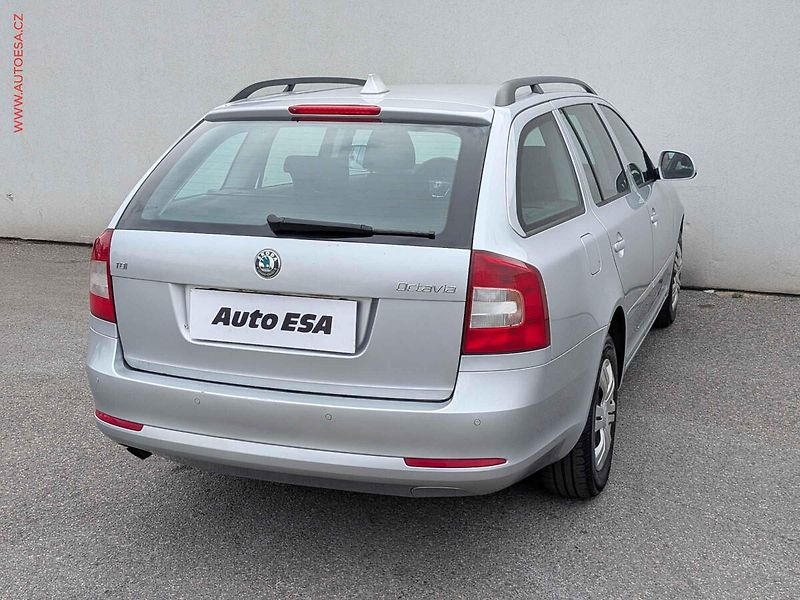 Škoda Octavia (2013) 1.6 TDi, 2.maj, Ambiente - fotka 4 z 15