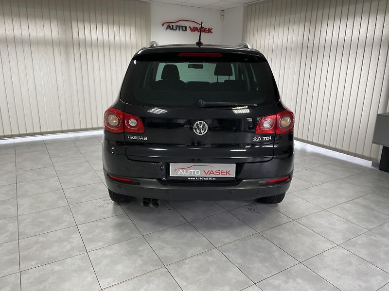 Volkswagen Tiguan 2.0 TDi 4x4 AT ČR SER. WEBASTO - fotka 9 z 24