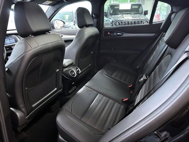 Alfa Romeo Stelvio (2026) 2.0 T 280k AT8 ZF Q4 4x4 Inten - fotka 10 z 27