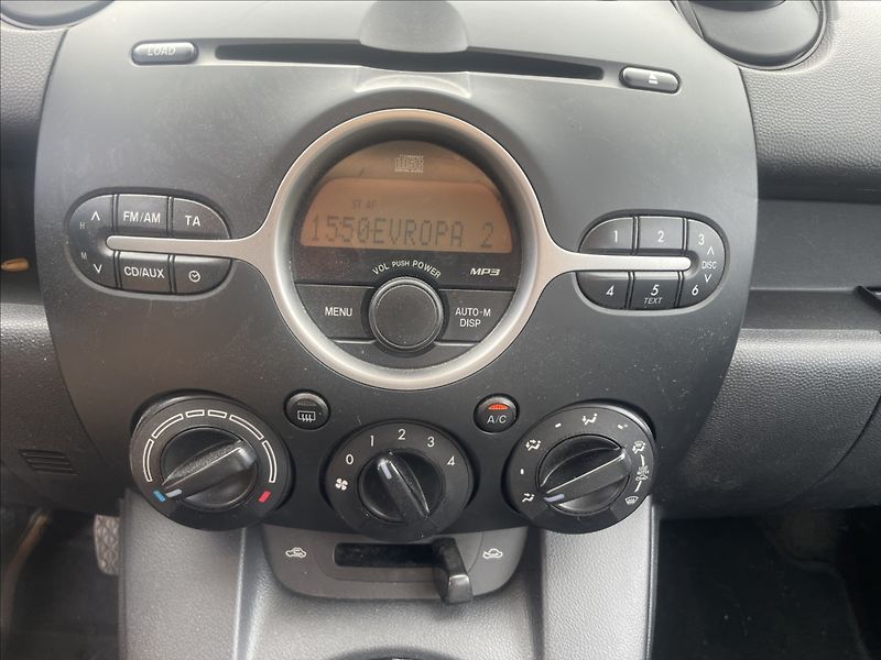 Mazda 2 1,4 i 55kw Klima ABS po STK - fotka 16 z 29