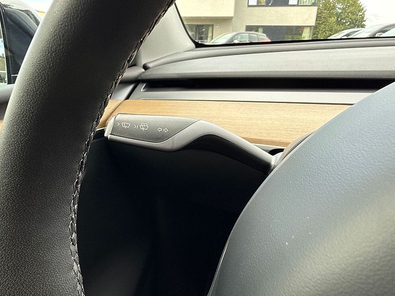 Tesla Model Y Long Range AWD Tažné / záruka - fotka 31 z 40