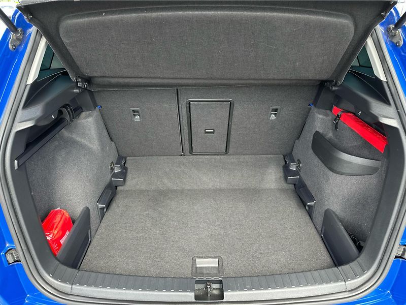 Škoda Karoq Ambiente  TDi 85/2.0 A7F - fotka 18 z 23