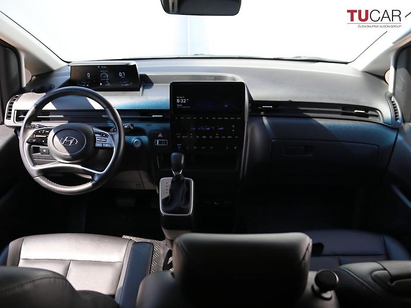 Hyundai Staria (2022) 2.2 CRDI 4x4 9 Sedadel, Kůže  - fotka 9 z 37