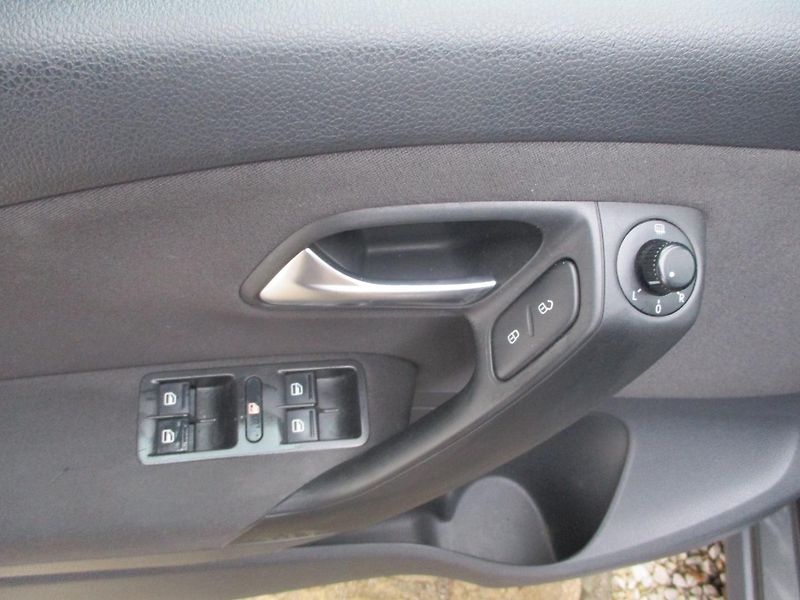Volkswagen Polo 1.2 TSi KLIMA - fotka 9 z 32