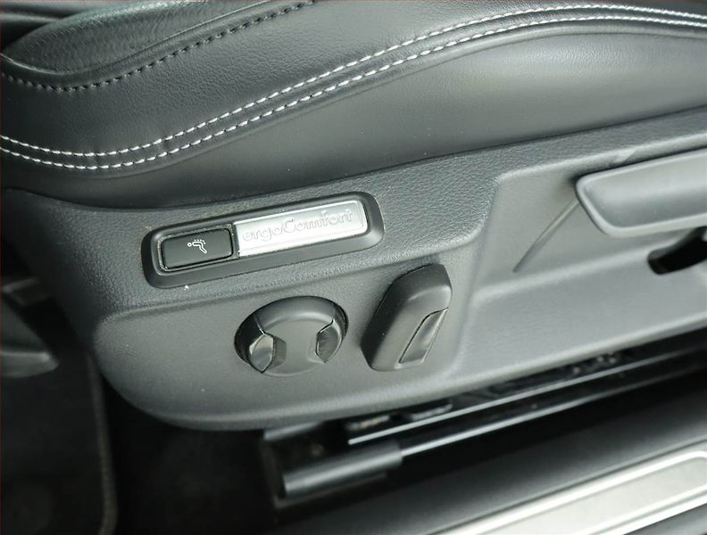 Volkswagen Passat (2021) R-Line 2.0 TDI - fotka 17 z 18