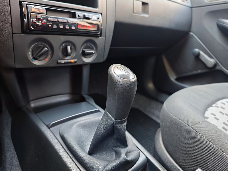 Škoda Fabia (2005) 1.4 16V Classic Klima 24.500km - fotka 22 z 40