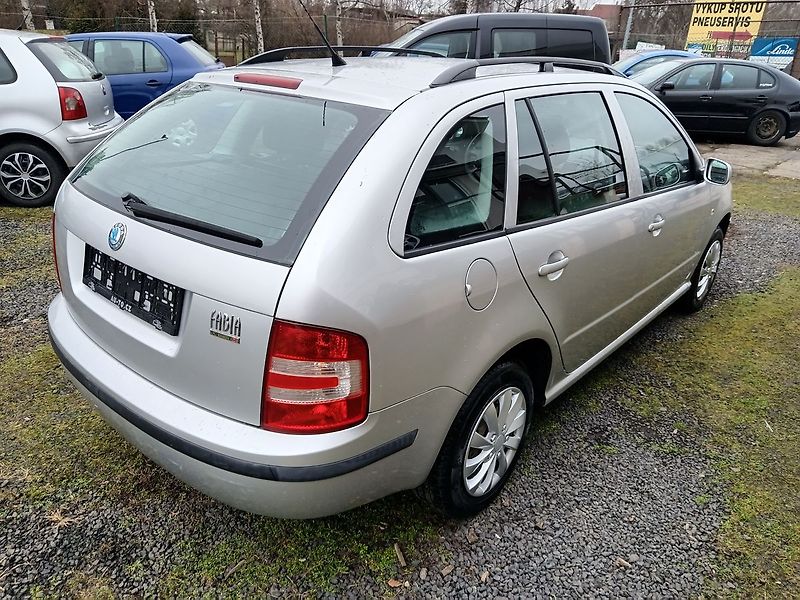 Škoda Fabia 1.4 16V Cool - fotka 5 z 17