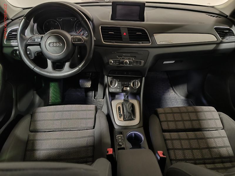 Audi Q3 (2012) 2.0TDi Quattro, ČR, AT, xenon - fotka 8 z 17