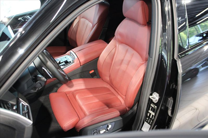 BMW X6 M50i xDrive Laser/360°/H&K - fotka 17 z 47