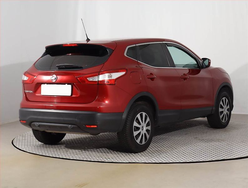 Nissan Qashqai (2015) 1.2 DIG-T, Serv.kniha, Xenony - fotka 5 z 12