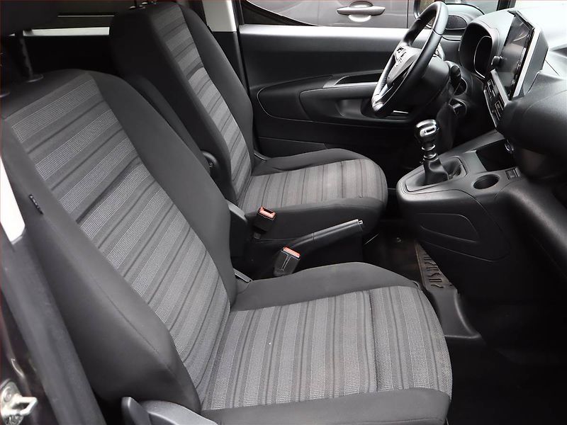 Opel Combo (2019) Enjoy 1.2 Turbo, 7Míst, 1Maj - fotka 7 z 18