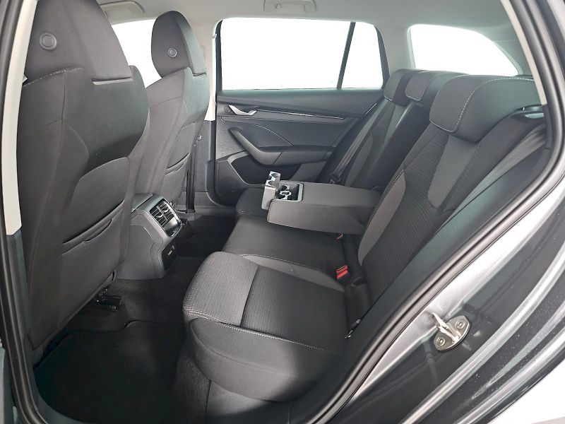 Škoda Octavia (2025) COMBI 1.5TSi 85kW TOP SELECTIO - fotka 7 z 31