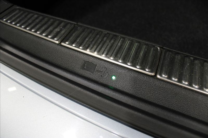 Škoda Superb 2,0 TDI Style REZERVOVÁNO - fotka 7 z 39