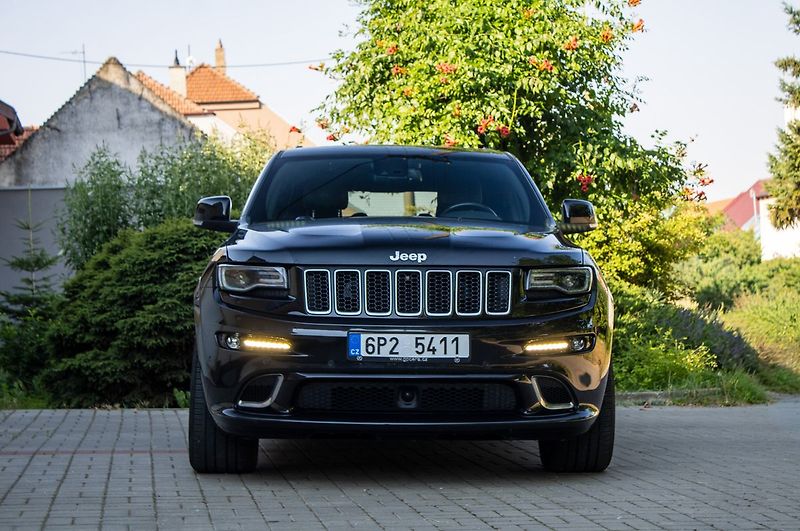 Jeep Grand Cherokee - fotka 2 z 21